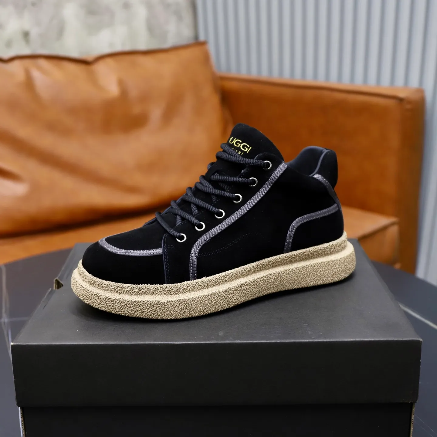 Ex-factory price: 600💰Thick wool imported from Australia Brand: UGG genuine purchase Size: 39-44 Grade: Official website 1:1 Material: First layer of genuine leather waterproof and antifreeze upper Real wool lining Original non-slip soft wear-resistant outsole Style category: Men's casual shoes Trendy style Comfortable on the feet Color: Official website color synchronization